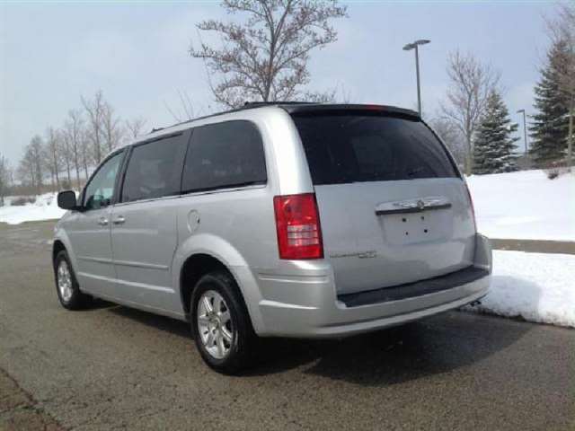 2008 Chrysler Town and Country Touring 4dr Mini-Van